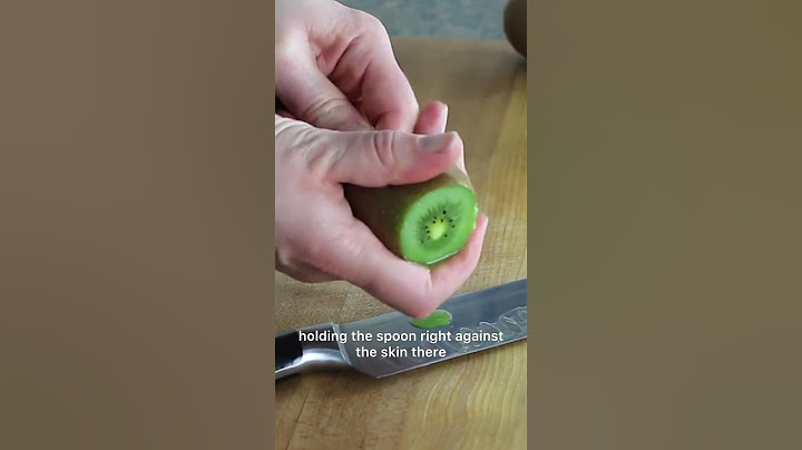The BEST Kiwi Peeling Trick! 🥝
