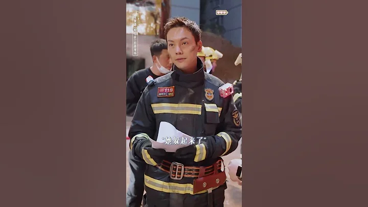 🤣🙈She ran away shyly after the kiss #照亮你 #williamchan #zhangruonan #shorts - 天天要闻