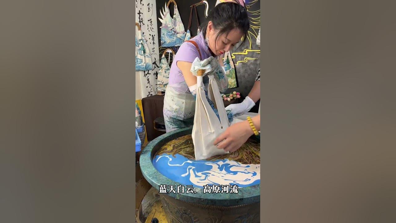 Make a bag for the Qinghai Tibet Plateau, with blue skies, white clouds, and plateau rivers