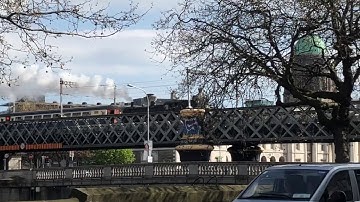 No. 4 crosses the Loopline Bridge on the “Dublin Riviera” Railtour (29/4/18)