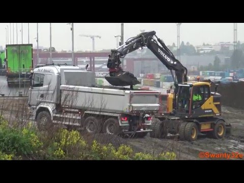 4K| Volvo EWR150E Wheel Excavator Unloading & Loading Scania R580