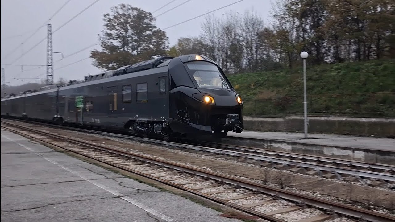 ЕМВ Alstom Coradia Steam заминава от  Русе централна гара. Втора гледна точка. 