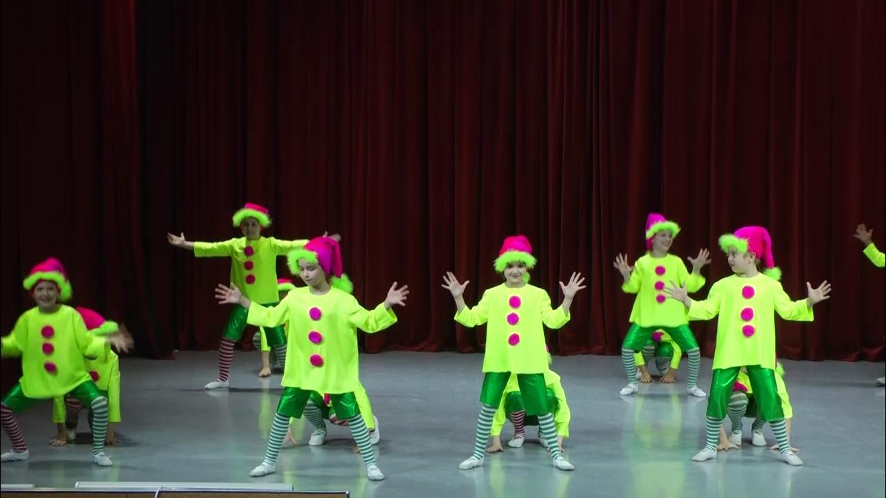 новогодний танец в садике. гномы на утреннике в детском саду. детский танец гномов. костюм гномика для танца. танец новый год гномики младший группе.