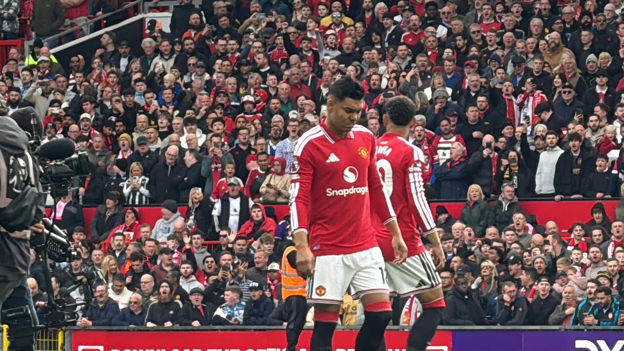 Casemiro Leaves The Old Trafford Pitch For the Last Time | Mount for Casemiro substitution