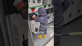 Veja come é a segurança de um eletricista!