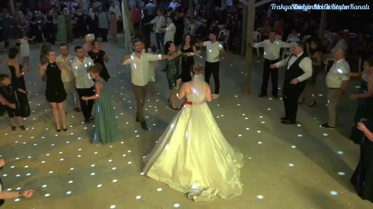 Haydi çiftetelliye 😉 Stüdyo Moda Katkılarıyla Keşan Akhoca Piyanist Oynak Ömer