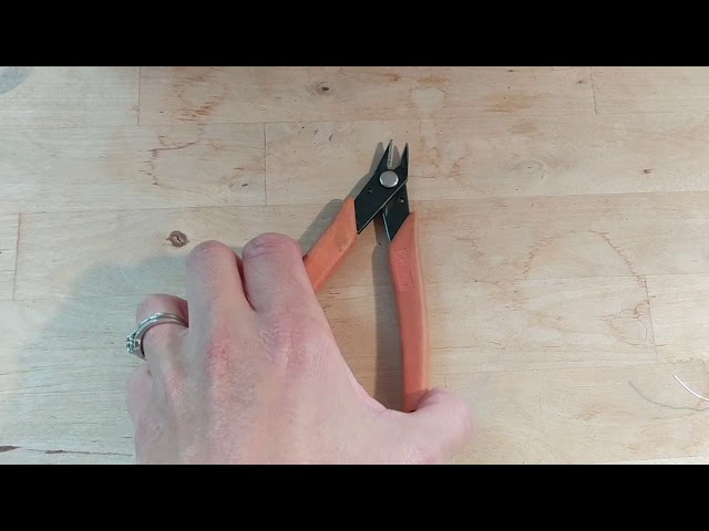 Jewelry Making for Beginners: How to use a flush cutter 