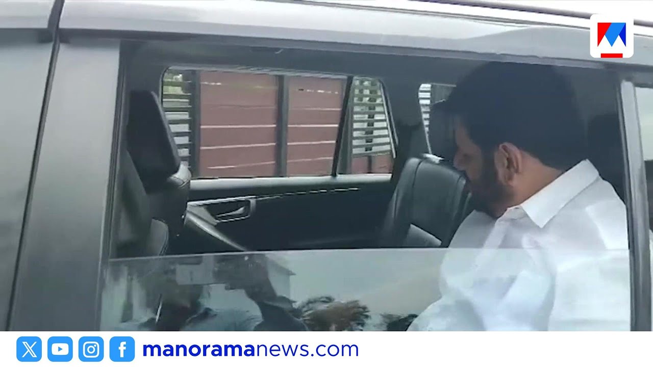 വി.കെ.ശ്രീകണ്ഠനെ കണ്ട് രാഹുല്‍ മാങ്കൂട്ടത്തില്‍; കൂടിക്കാഴ്ച്ച അടൂരിലെ ഹോട്ടലില്‍ ​| VK Sreekandan