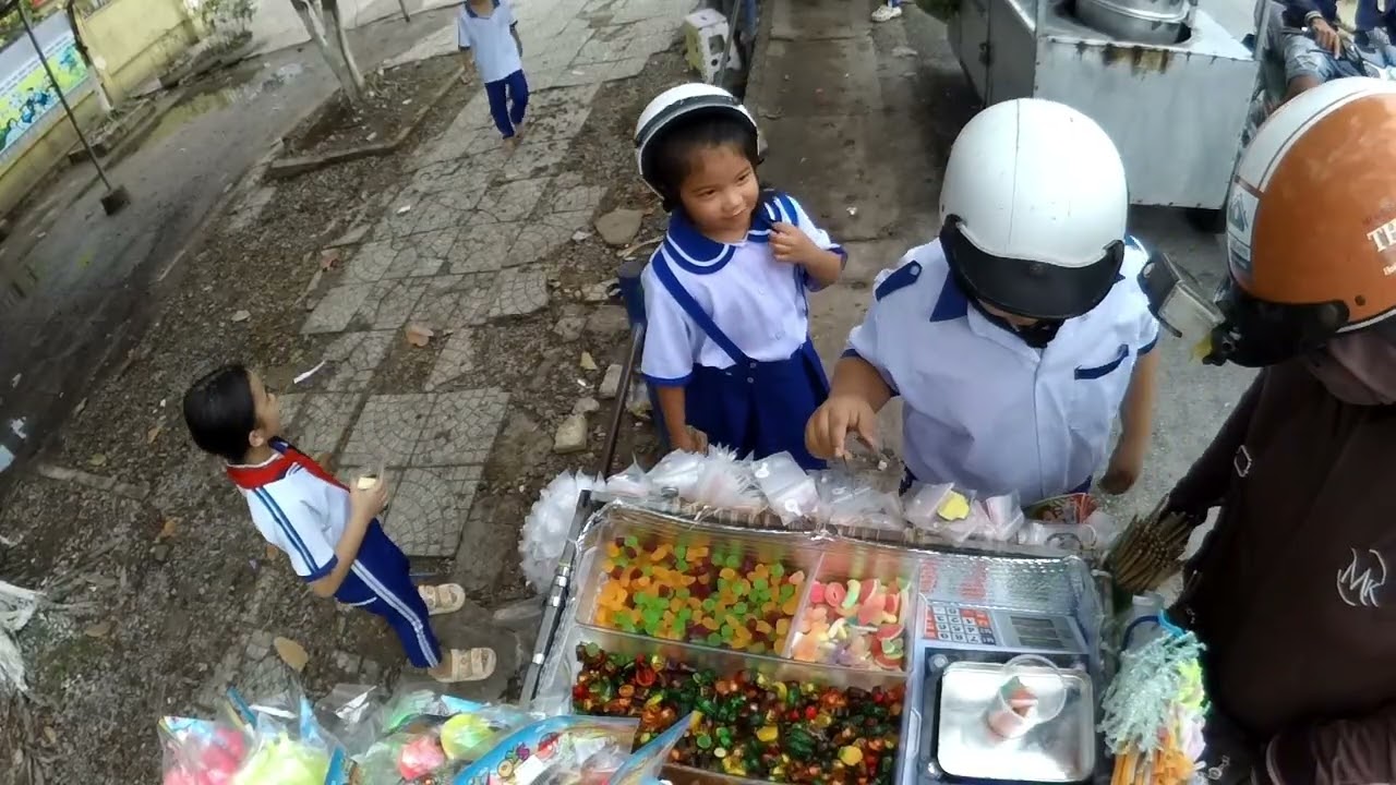 Ăn vặt tại trường Nông Trường Quốc Doanh Sông Đốc