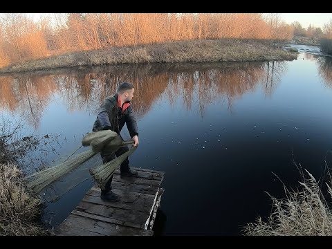 "ЭКСПЕРТ" показывает лучший способ заброса кастинговой сети.   Сарказм от браконьера)