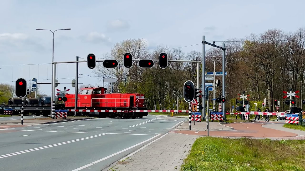 Spoorwegovergang Velsen-Noord | Dutch railroad crossing