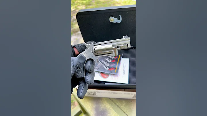 Unboxing NAA Sentinel micro revolver