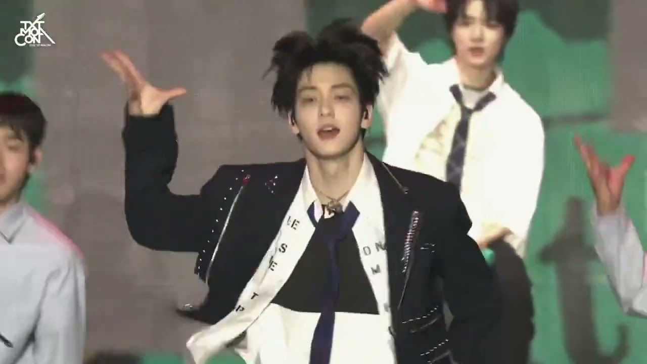 SOOBIN - BOUNCY ATEEZ DANCE COVER MOA CON DAY 2