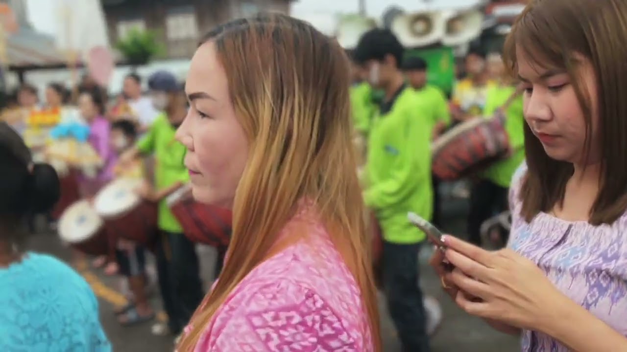 แห่กฐินบ้านแต้เก่า ผิดพลาดขออภัยด้วยครับทีมงานน้องใหม่มีแต่เด็กน้อย