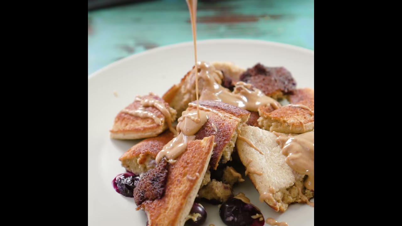 Blaubeer Erdnuss Kaiserschmarrn – ein Body Kitchen® Rezept - YouTube