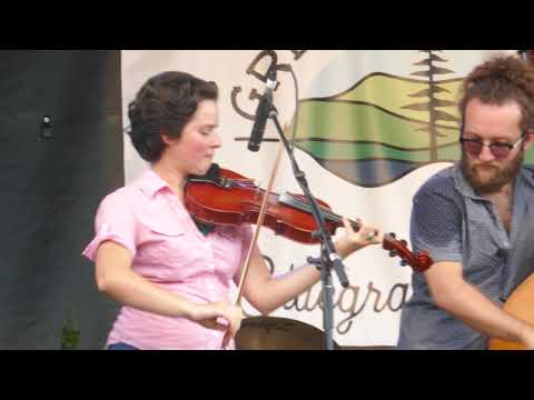 Molly Tuttle - Gentle On My Mind  8-18-18