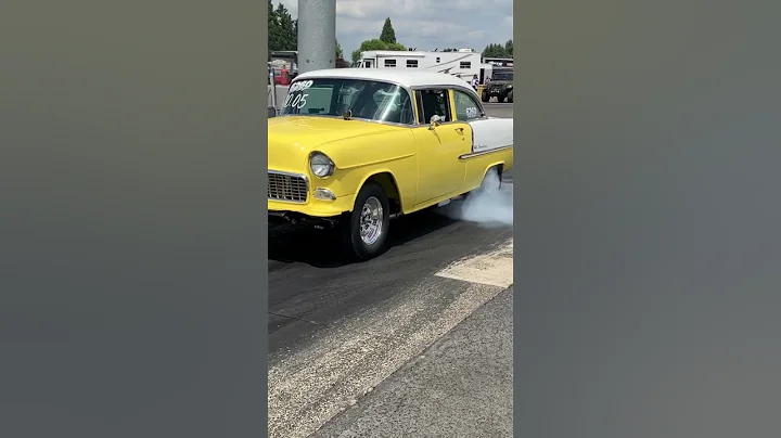 55 Chevy burnout Jeffco 4 speed 565 cubic inch BBC (video by Ron Huegli)