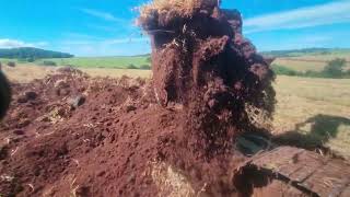 Curva de nível feita com escavadeira #escavadeira #maquinas #agro 