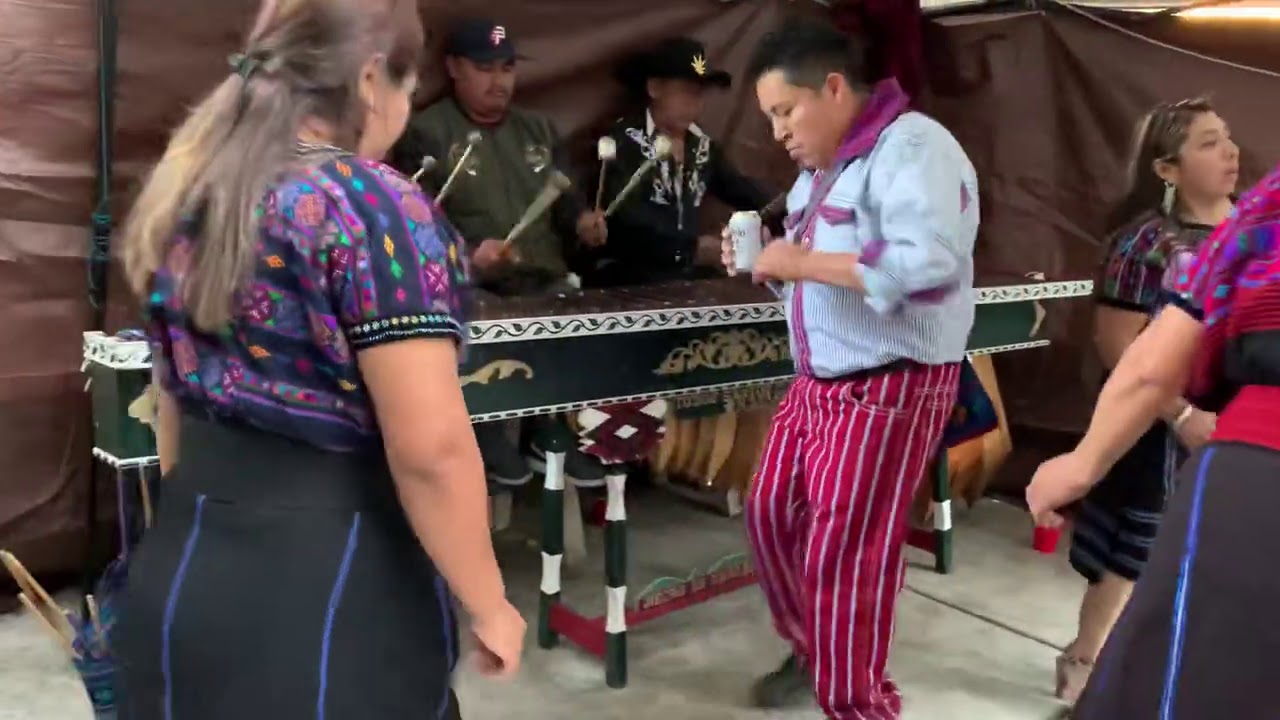 Feliz Cumpleaños Amigo 🥳🙏🏻🎁🎊🎉 Acompañado con la Marimba Voz Cuchumatan
