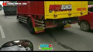 Truk Polosan Rasa Truk Lombok an ( Video Singkat ) Lintas Bojonegoro