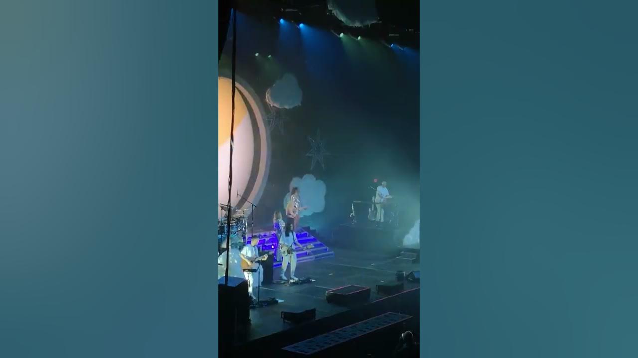 Beach House Carly Rae Jepsen (live in Vancouver) YouTube