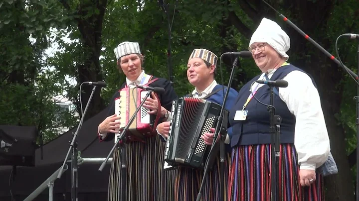 Folkloras kopu programmā „Dindaru dandaru - radu novadu rakstus” Vērmanes dāzā 9.07.2025