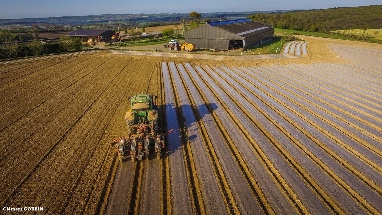 Semis maïs plastique avec une plastisemeuse polyasem et un John Deere 6620
