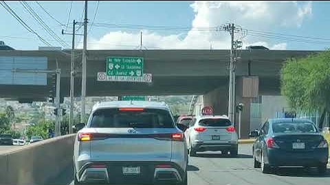 Falla semáforo en el Peri y Vía Sicilia; caos vial