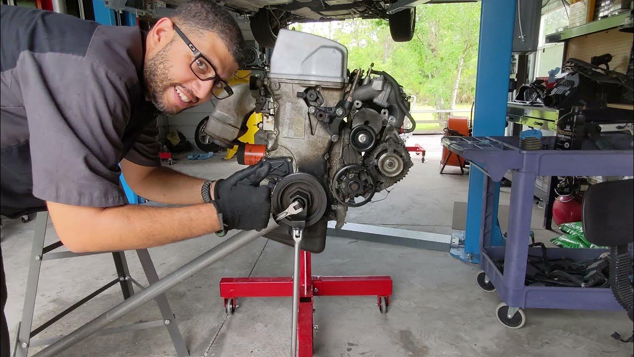 Honda K Series Crankshaft Pulley Removal - YouTube