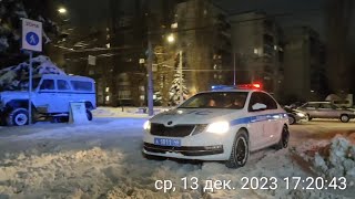 #21. Автохамы гоняют пешеходов на тротуаре