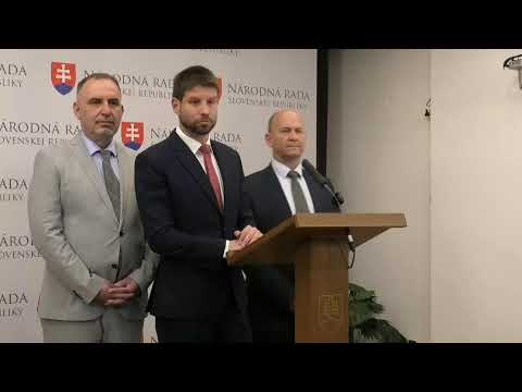 Opoz&iacute;cia chce vedieť, ako presne bude L. Kamenick&yacute; rie&scaron;iť spor so Slovnaftom

Bratislava 28. m&aacute;ja (TASR) - Minister financi&iacute; Ladislav Kamenick&yacute; (Smer-SD) by mal podľa opozičn&yacute;ch str&aacute;n vysvetliť situ&aacute;ciu okolo dlhu rafin&eacute;rie Slovnaft voči &scaron;t&aacute;tu.

#Opoz&iacute;cia #chce #vedieť #ako #presne