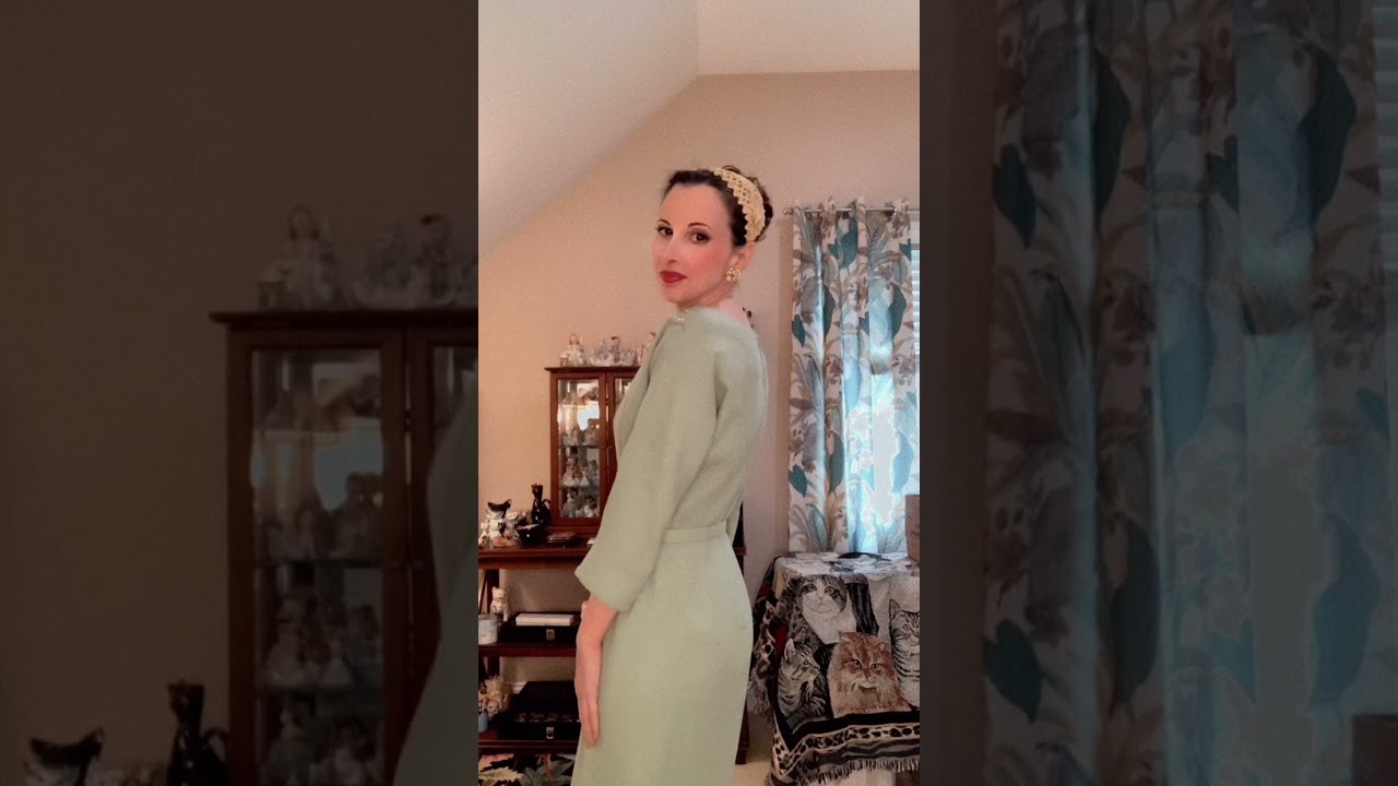 Spring is here in this vintage 1950’s classic pencil dress! 