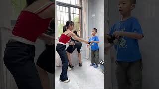 Thumbnail for 这娘俩太坏了!竟然这样欺负爸爸 #funny #萌娃 #搞笑#cutebaby