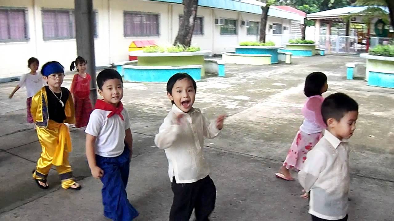 Emman Kyle, Frauline & Epiphany Wearing Kasuotang Filipino (1) - YouTube