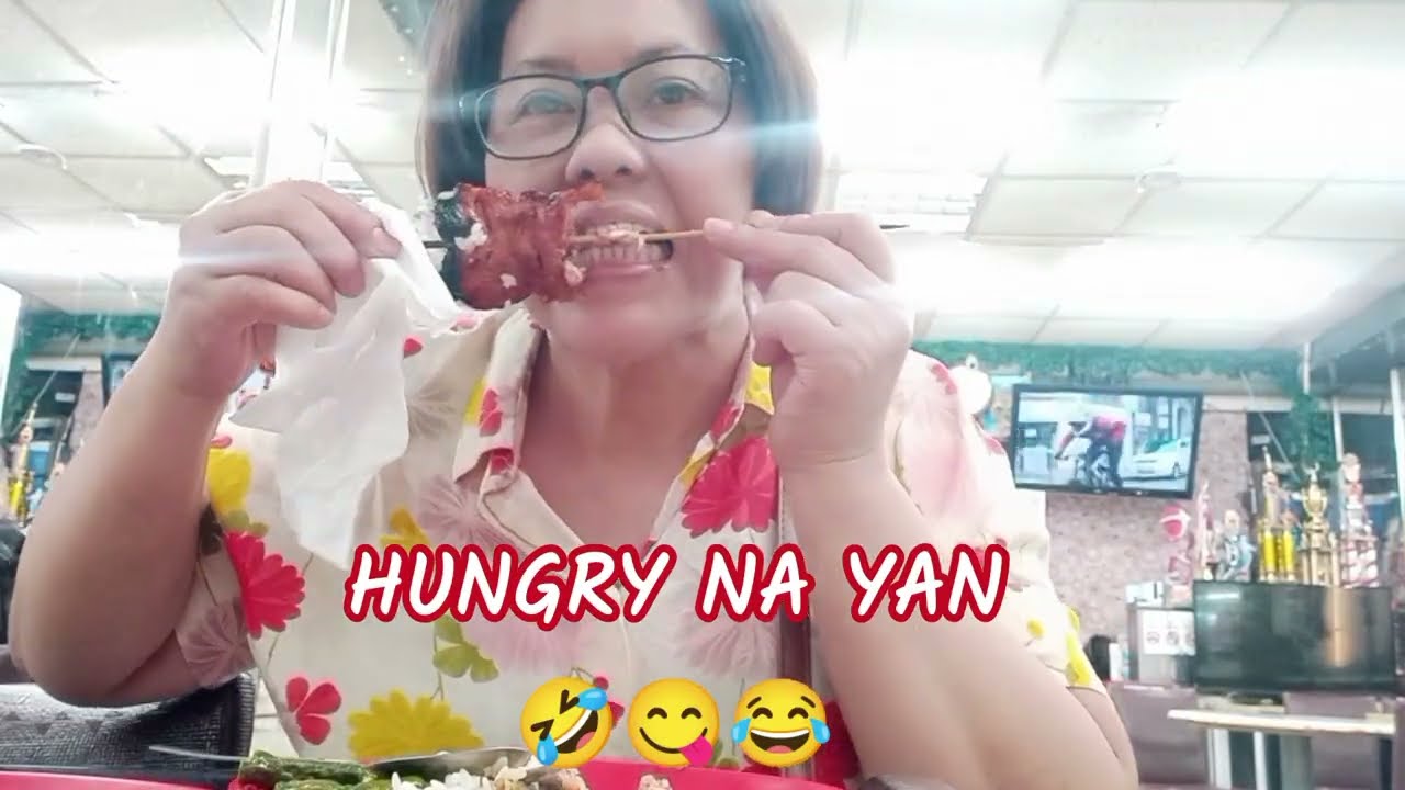 Быстрый обед в филиппинском кафе.