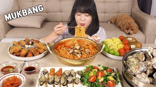 Cooking mukbang:) spicy oyster noodles, crispy fried oysters, steamed oysters, and oyster sushi.