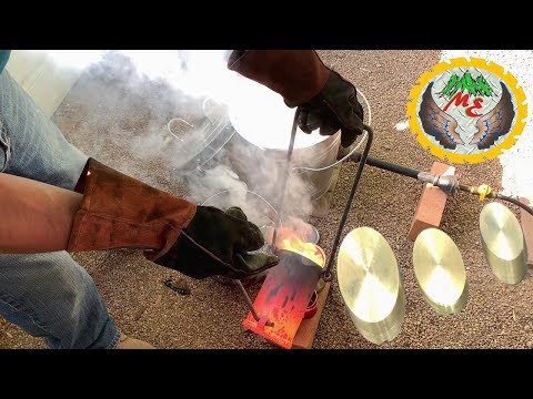 Video: Cómo fundir latón (con imágenes)