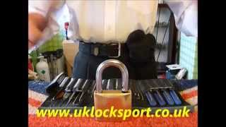 Single Pin Picking A Tri-Circle 266 Brass Padlock www.uklockspport.co.ukk