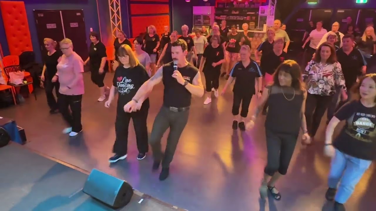 OOH LA LA by @simonwardlinedance 