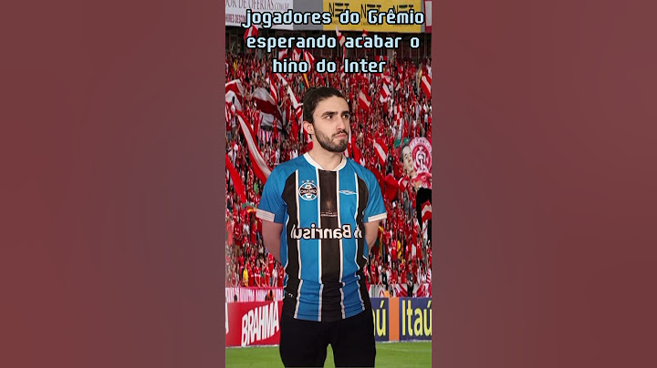 JOGADORES DO GRÊMIO ESPERANDO ACABAR O HINO DO INTER