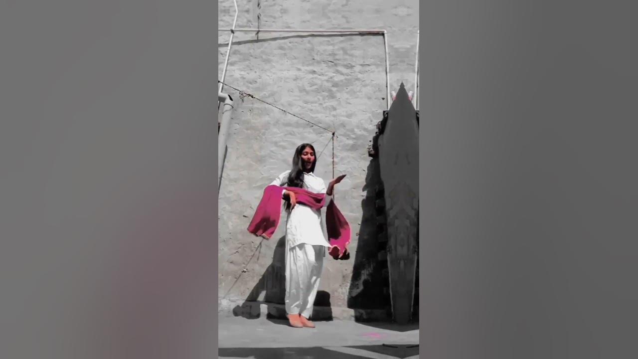 soni soni akhiyo wali #shortfeed #dance #public
