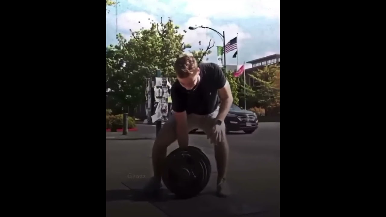 Old man reps the weight that people couldn't even flinch 