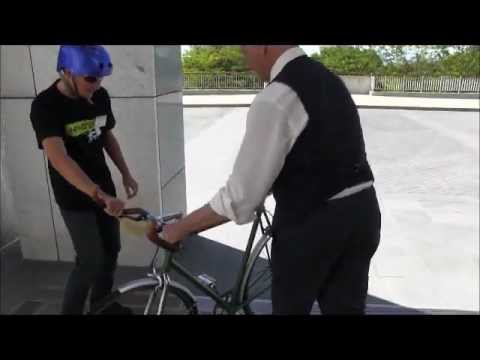 Bob Katter goes Heywire for cycling - the story behind the fixie