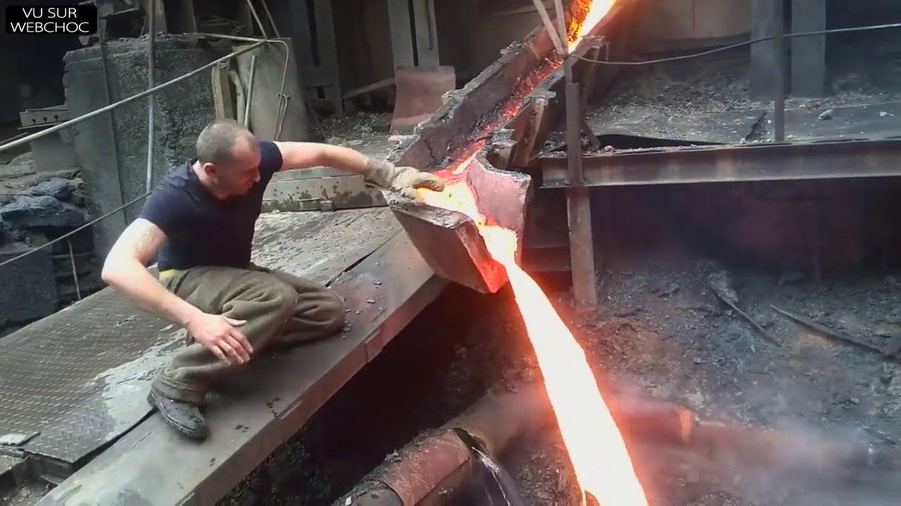 UN HOMME PLONGE SA MAIN DANS DU MÉTAL EN FUSION ET LE RÉSULTAT EST AHURISSANT ! YouTube UN HOMME PLONGE SA MAIN DANS DU MÉTAL EN FUSION ET LE RÉSULTAT EST AHURISSANT ! YouTube