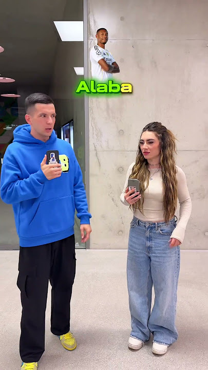 Ular uxlab yotgan odamlarning yuzlariga tegishadi