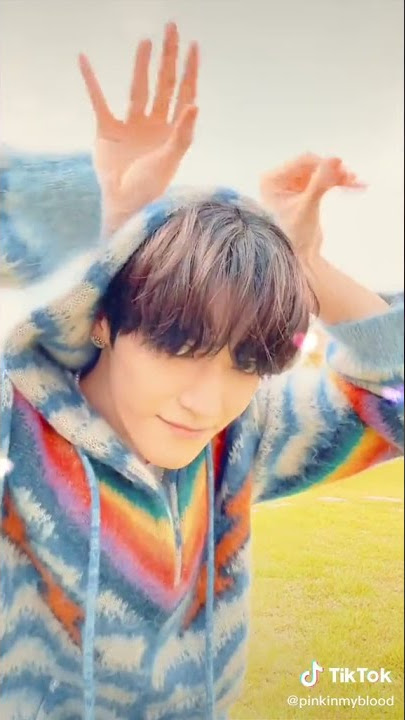 Taeyong Dancing to  RedVelvet Queendom