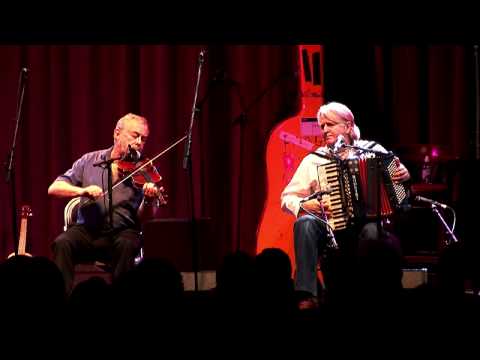 Ali Bain & Phil Cunningham - East Lothian Homecomi...