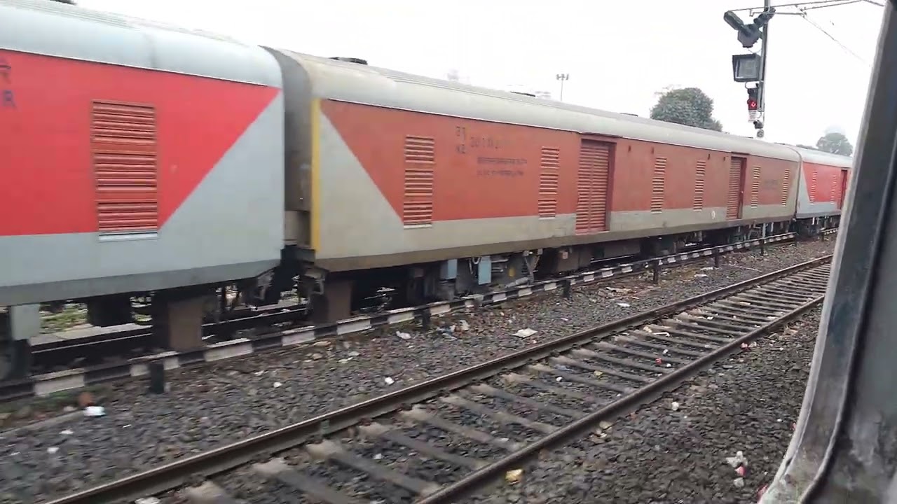 North 24 pgs local Sealdah to Basirhat 🚂🚃🚄🚆🛤️🚉 slow EMU vs Express Train 🚃🚂