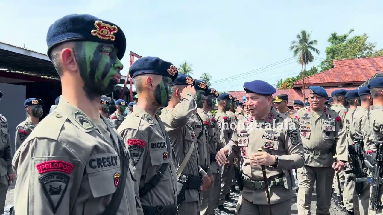 Kapolda Sulut Tutup Pelatihan Kemampuan Dasar dan Tradisi Pembaretan Bintara Tamtama Remaja Brimob