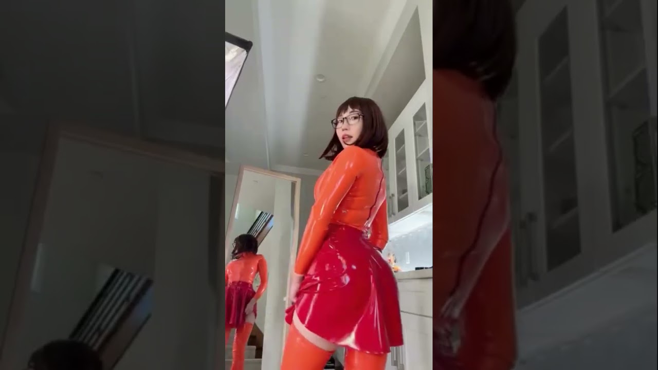 Do you like shiny clothes? ✨ 